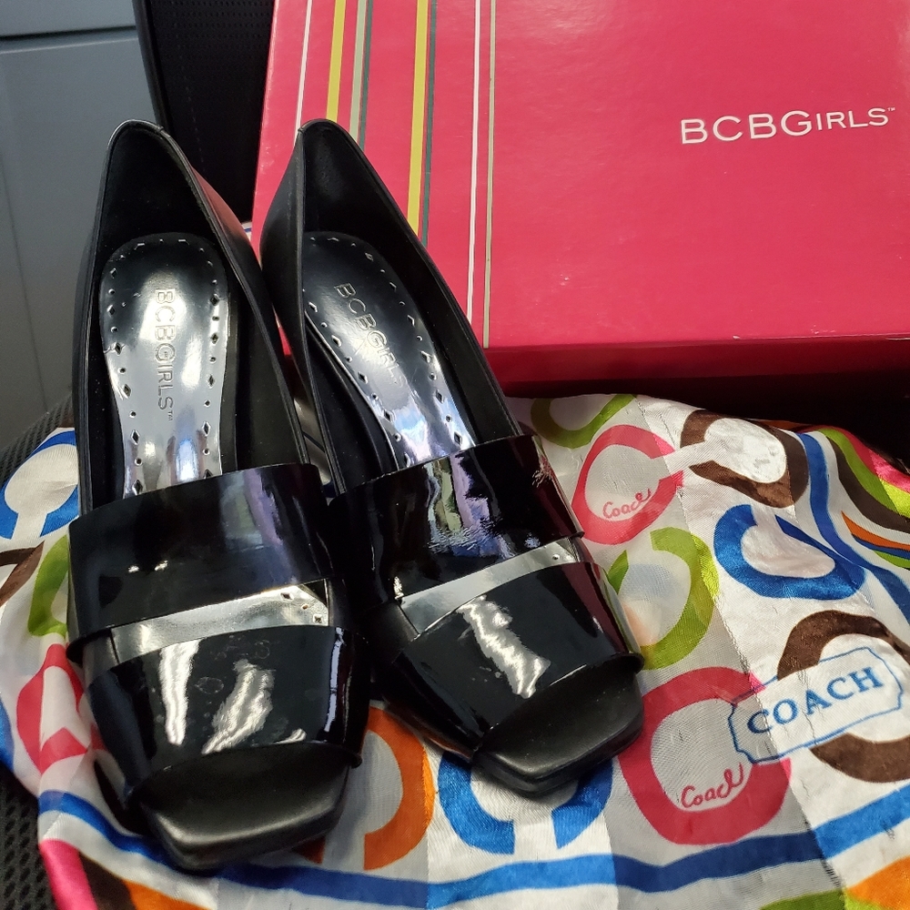 Shoes - Picture 3 of 4